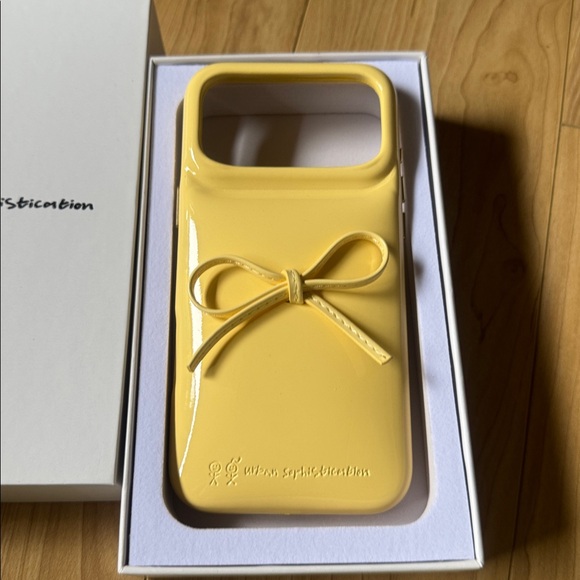 The Soap Case Delicate Bow in Butter